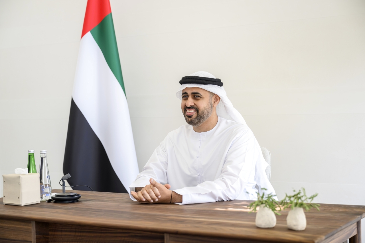 "ذياب بن محمد خلال التواصل المرئي مع الفرق الطبية"