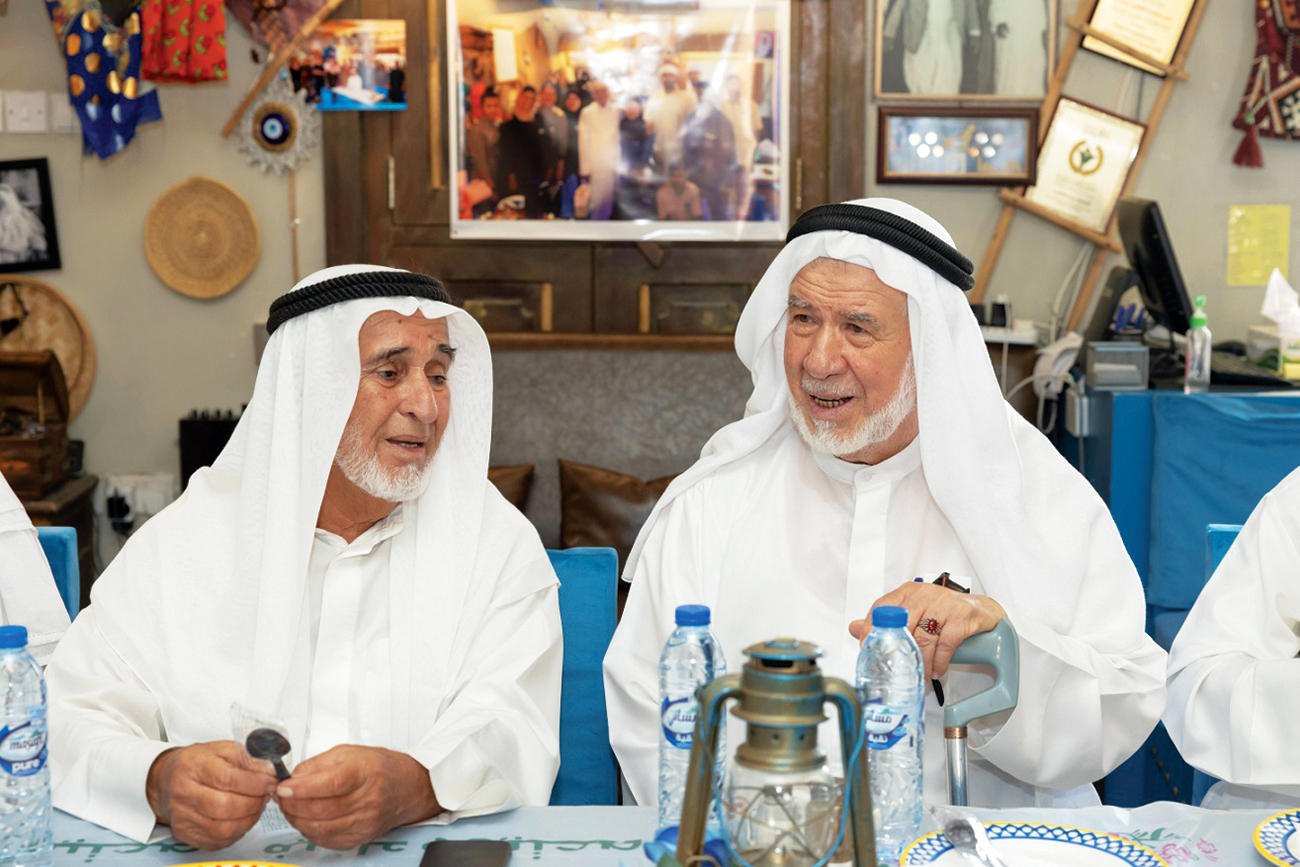 مجلس المرضى وعائلاتهم يوصي بدعم كبار السن في استخدام المواقع والتطبيقات الذكية