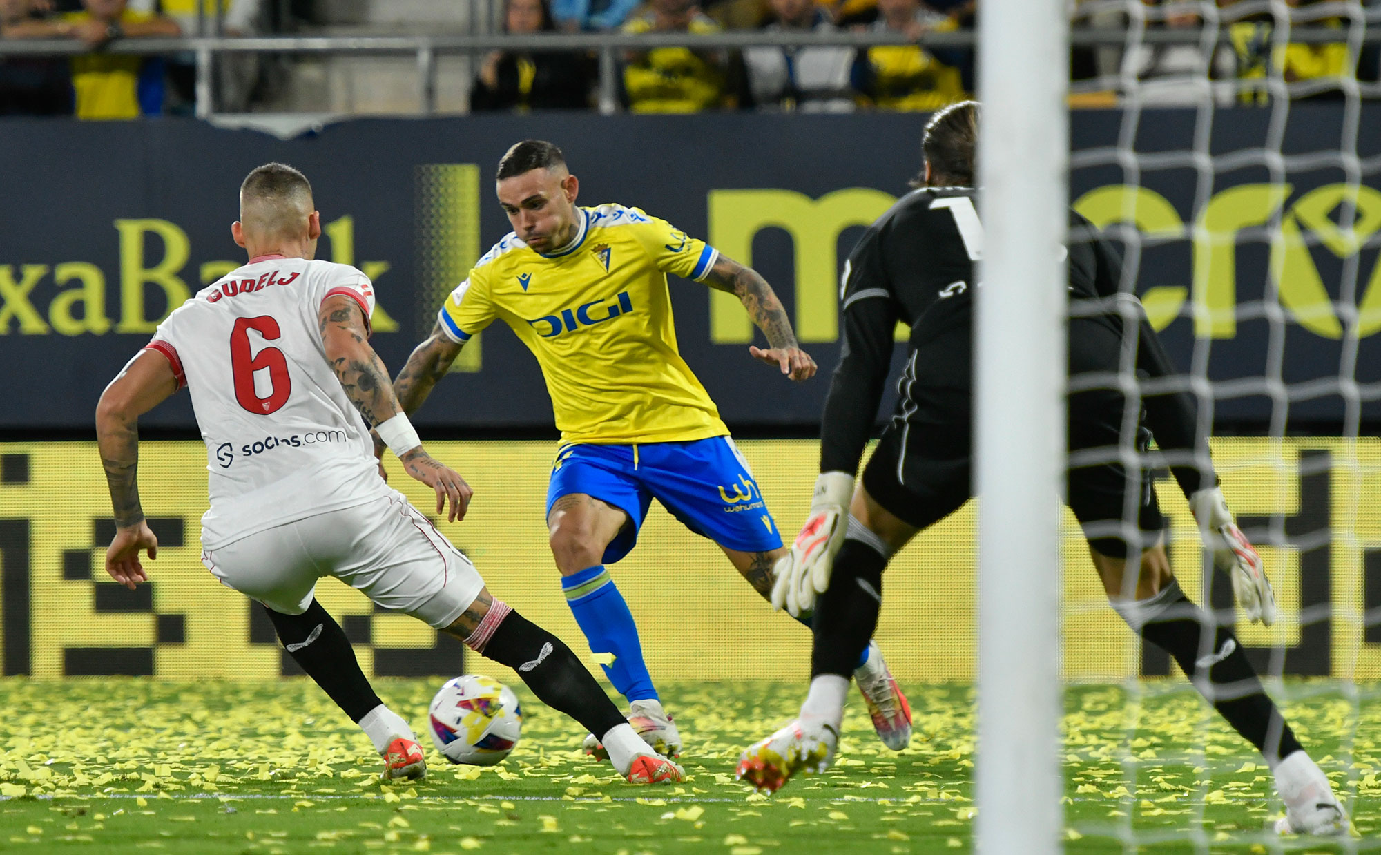 أشبيلية يفشل في تحقيق الفوز للمباراة الرابعة على التوالي ويتعادل مع قادش في الدوري الإسباني