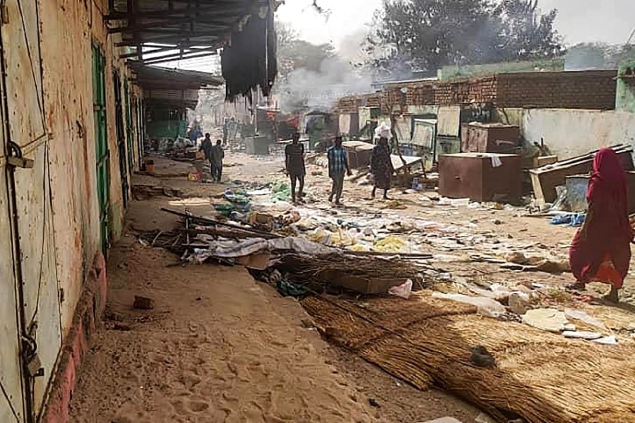 السودان.. اقتتال عنيف في دارفور والبرهان يُقيل وزراء