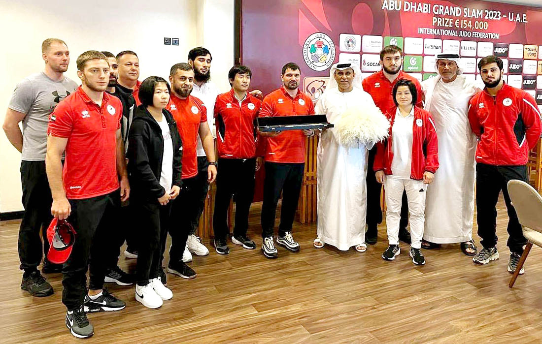 "محمد بن ثعلوب يتوسط منتخب الجودو بحضور التميمي | من المصدر"