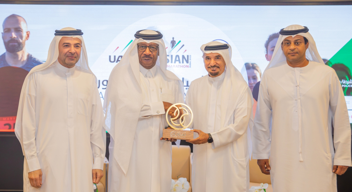 "سعيد حارب مكرماً دحلان الحمد بحضور ناصر آل رحمة وفهد بن جمعة | البيان"