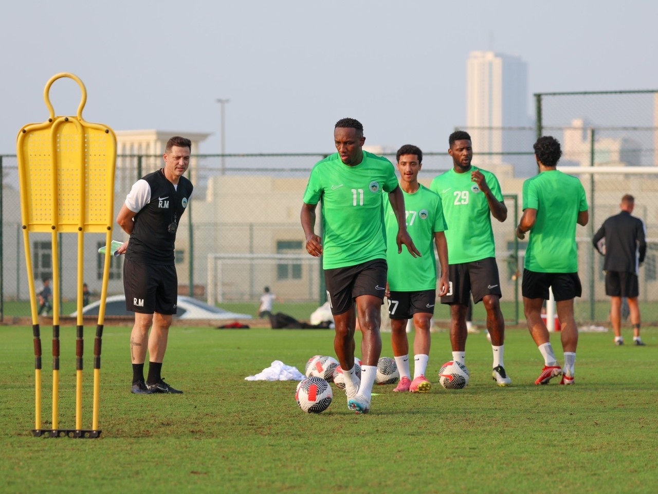 "أحمد خليل في تدريبات خورفكان | من المصدر"
