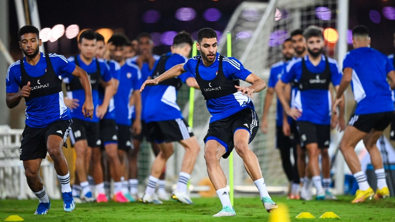 "لاعبو منتخب الإمارات خلال تدريباتهم الأخيرة - البيان"