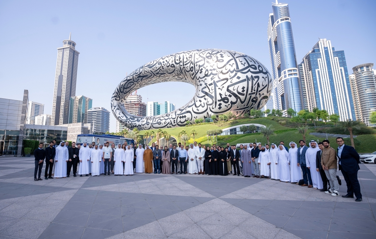 "لقطة جماعية للمشاركين في برنامج مسرعات مركز دبي لاستخدامات الذكاء الاصطناعي - من المصدر"