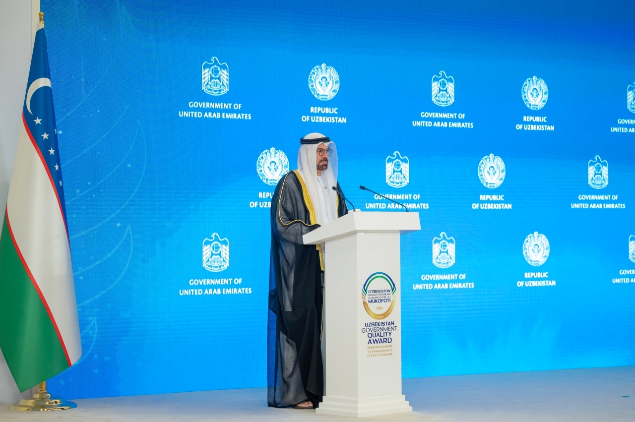 "محمد القرقاوي متحدثاً في الحفل"