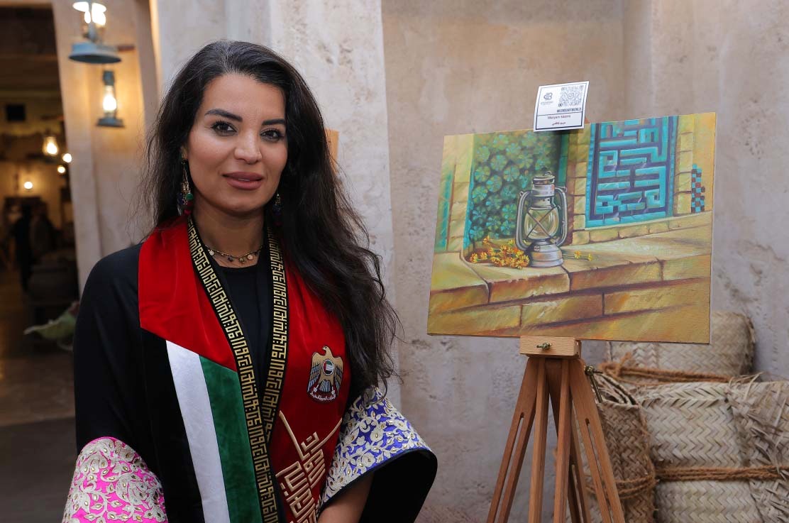 "لوحات مريم كاظمي جمعت مكونات الثقافة الإماراتية وتقاليدها المتوارثة"