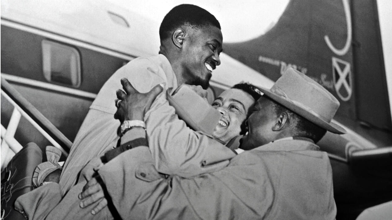 "1960 الأمم المتحدة تعلن استقلال موريتانيا وفي 1973 تصبح عضواً في جامعة الدول العربية."