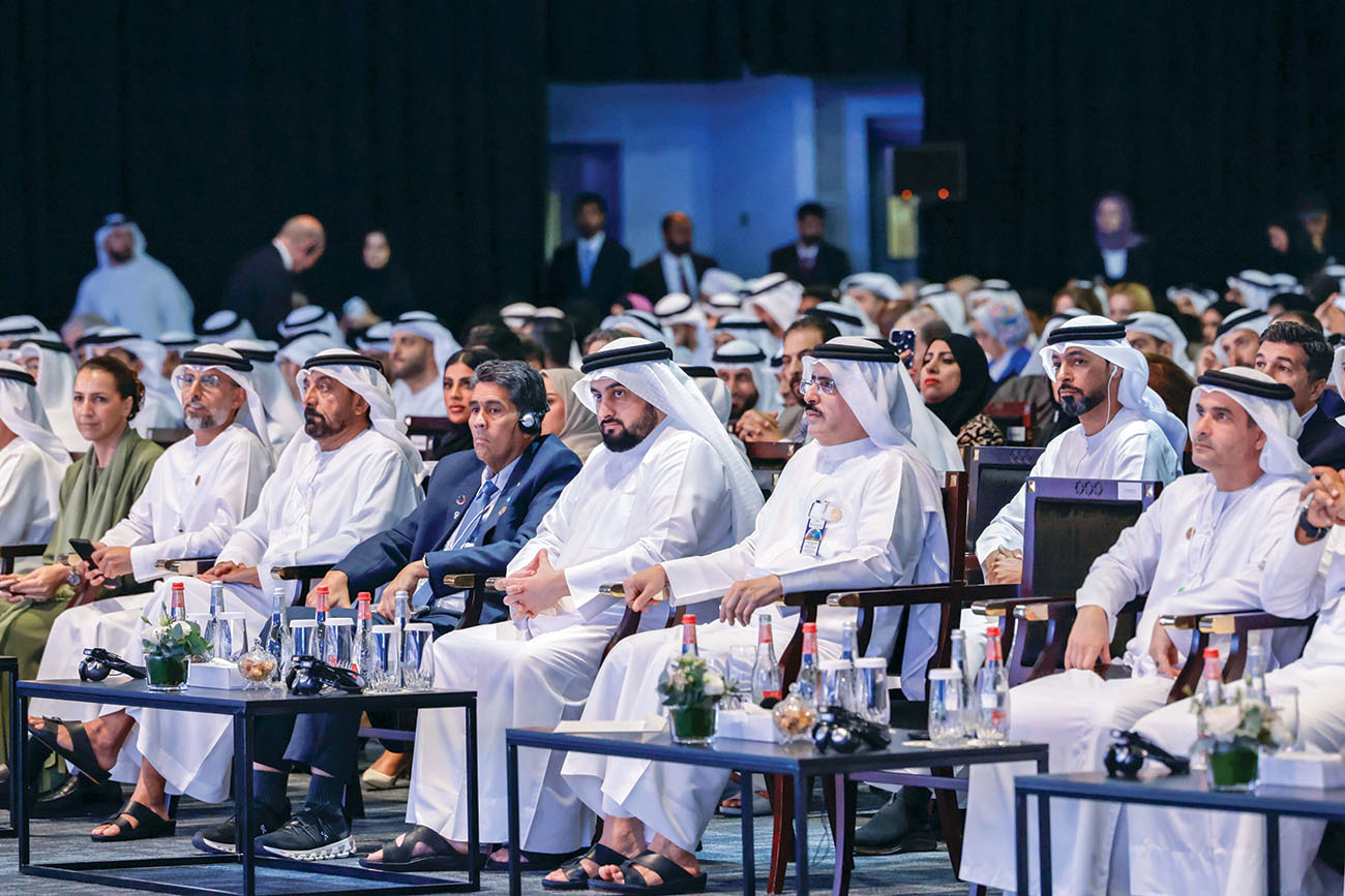 "أحمد بن محمد خلال فعاليات القمة بحضور أحمد بن سعيد وسهيل المزروعي ومريم المهيري وسعيد الطاير | تصوير: خليفة اليوسف"