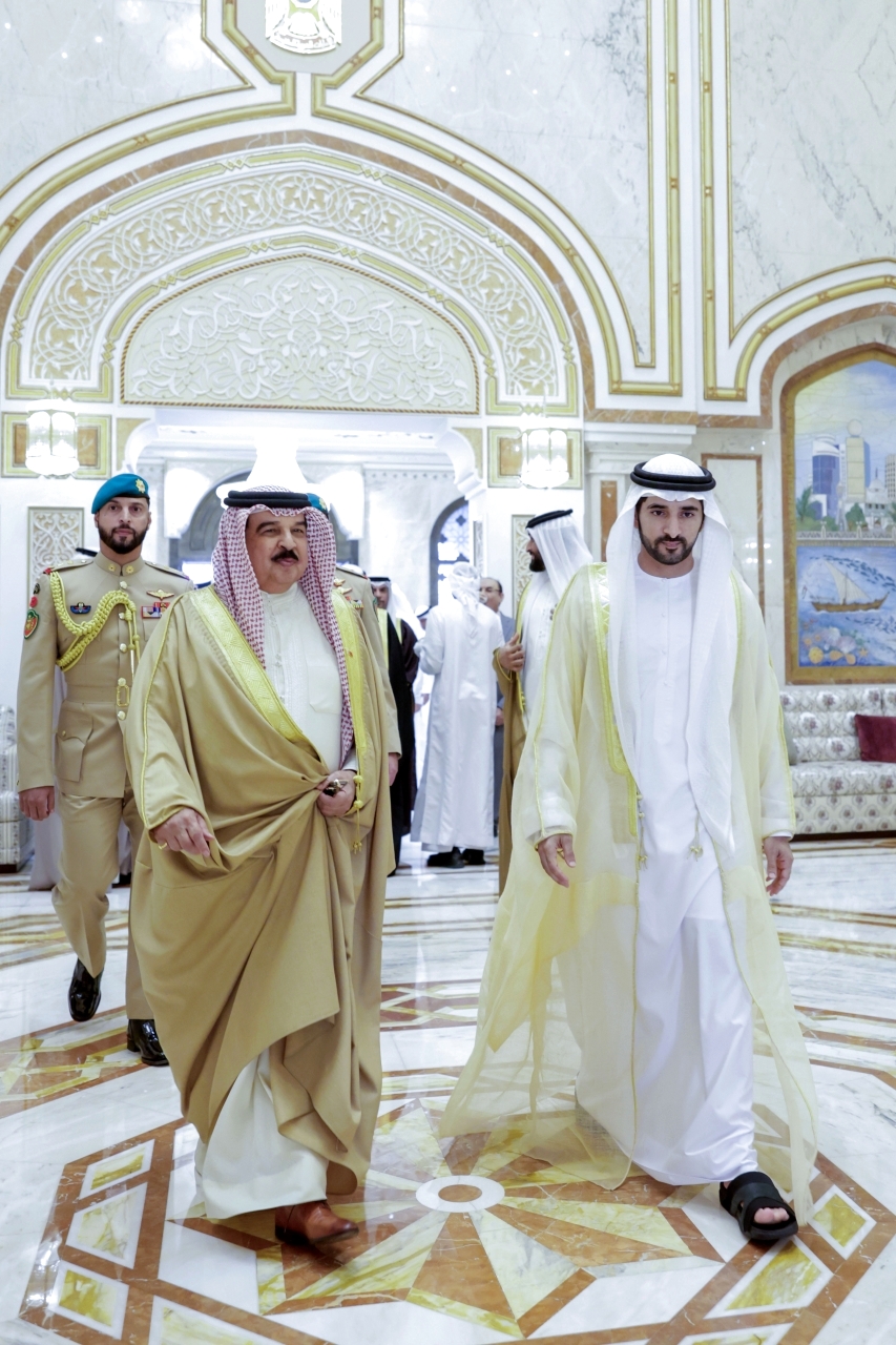"حمدان بن محمد مستقبلاً ملك البحرين | تصوير: خليفة عيسى"