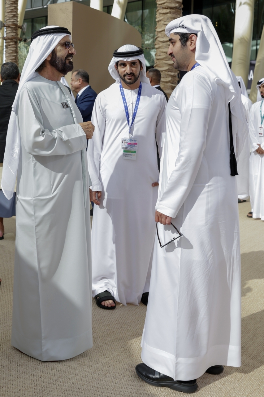 "محمد بن راشد وحمدان ومكتوم بن محمد خلال الاستقبال"