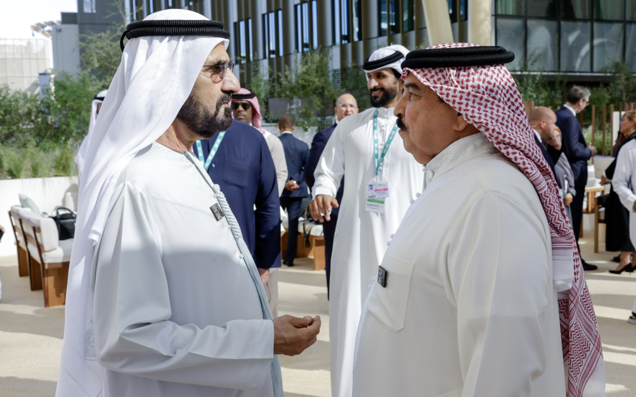 "محمد بن راشد في حديث مع ملك البحرين بحضور ناصر بن حمد"