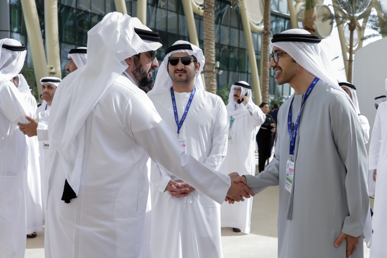 "مكتوم وأحمد بن محمد وعبدالله بن زايد"