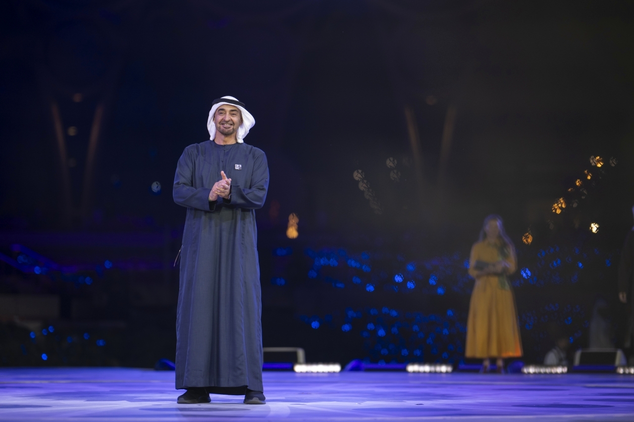 "محمد بن زايد خلال حفل التكريم"