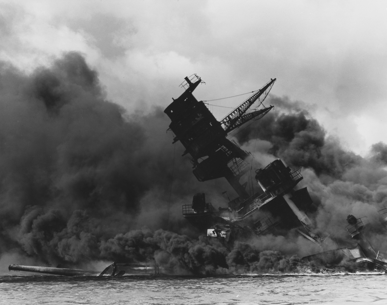"1941 الولايات المتحدة تدخل الحرب العالمية الثانية إلى جانب قوات الحلفاء بعد الهجوم على بيرل هاربر."