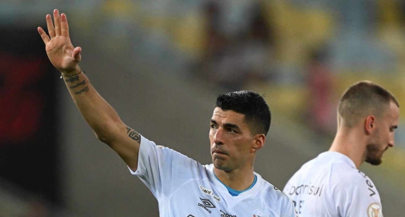 قبل مزاملة ميسي من جديد.. سواريز ينهي رحلته في الدوري البرازيلي ببصمة مميزة