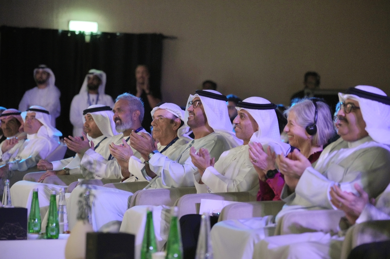 "سلطان الجابر وأحمد الفلاسي وعدد من المسؤولين خلال الاحتفالية | من المصدر"