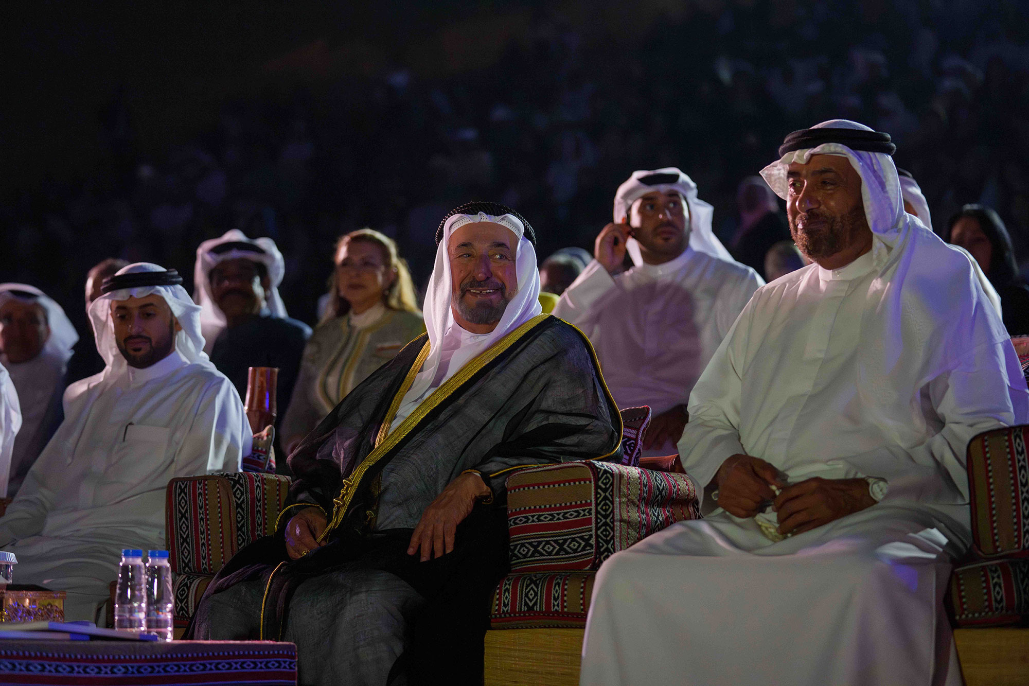 "وام"