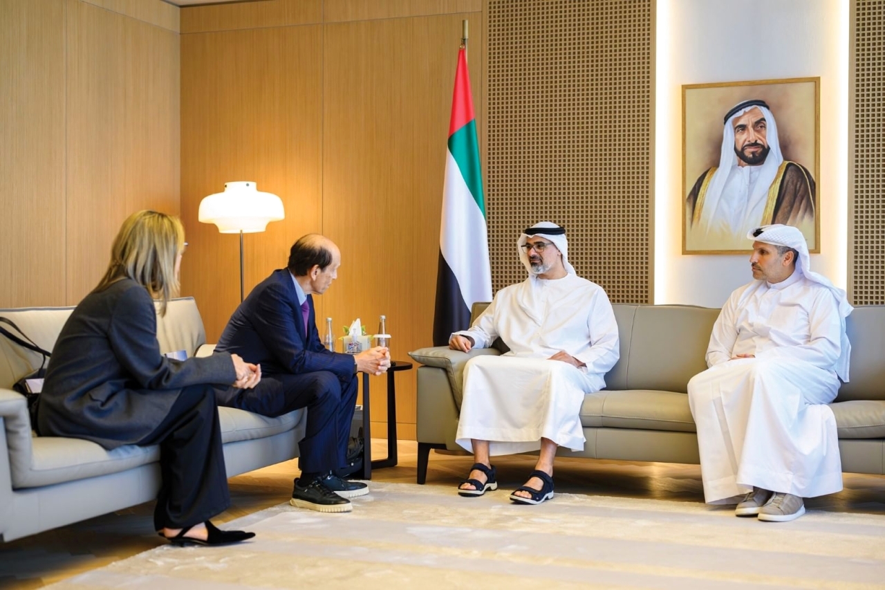 "خالد بن محمد لدى لقائه مايكل ميلكن بحضور خلدون المبارك | وام"