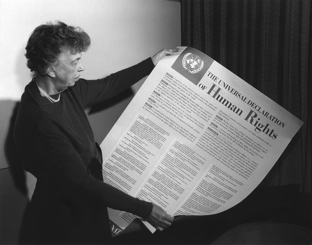 "1948 الجمعية العامة للأمم المتحدة تصدر الميثاق العالمي لحقوق الإنسان."