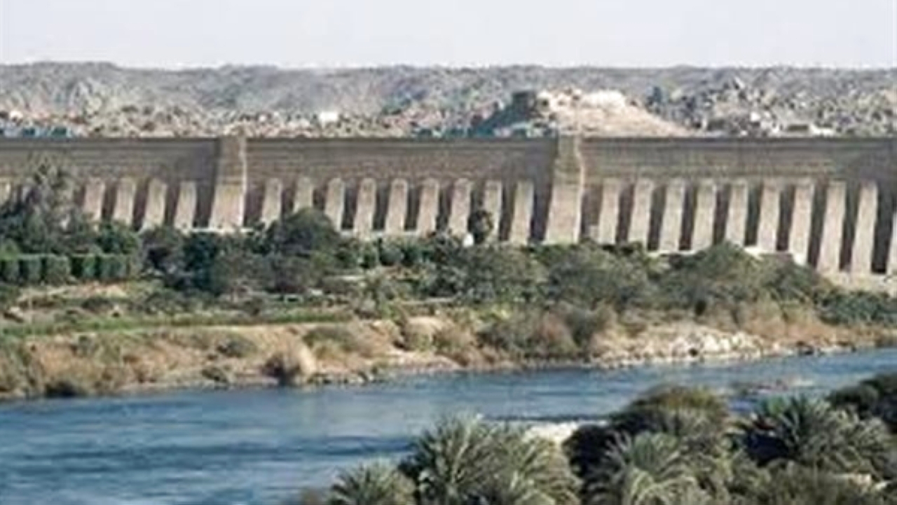 "1902 افتتاح خزان سد أسوان في مصر، من تصميم المهندس البريطاني وليام ويلكوكس."