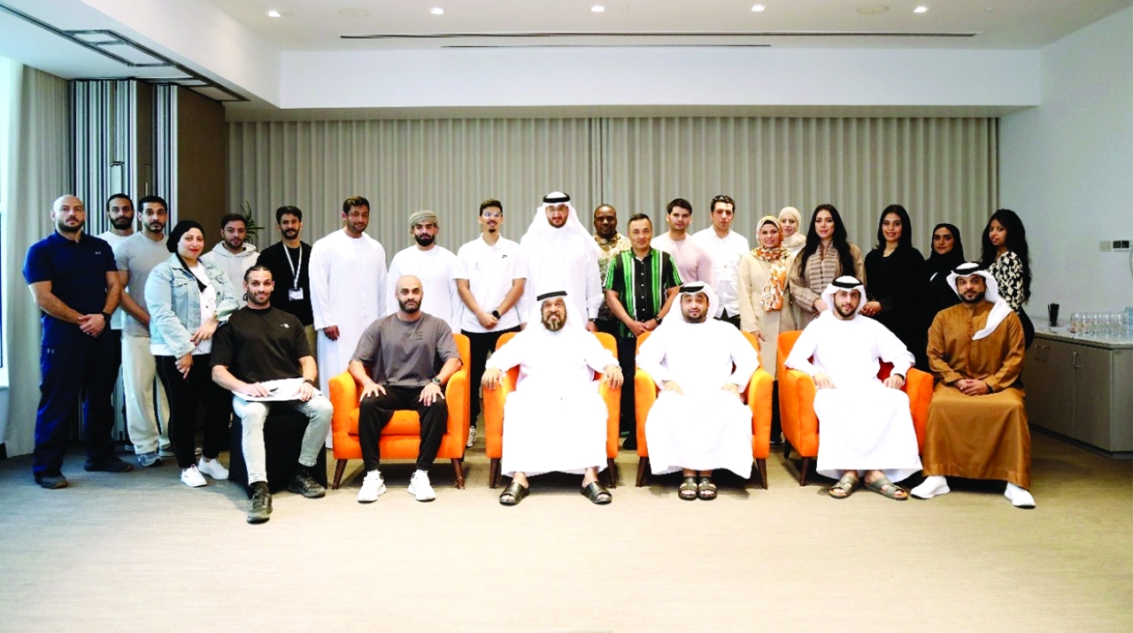 "المشاركون في الدورة مع اللجنة المنظمة | البيان"