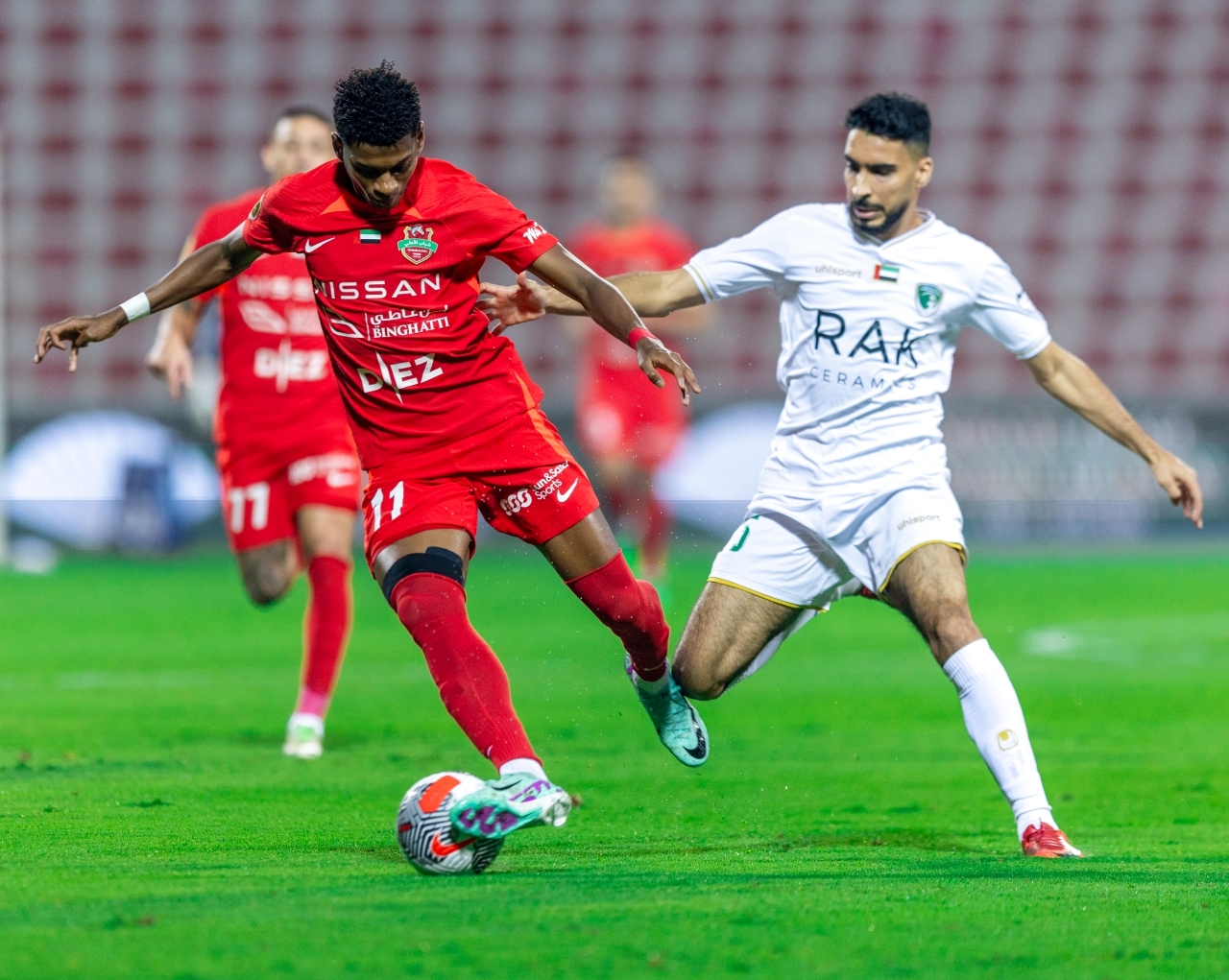 "جانب من مباراة شباب الأهلي والإمارات | البيان"