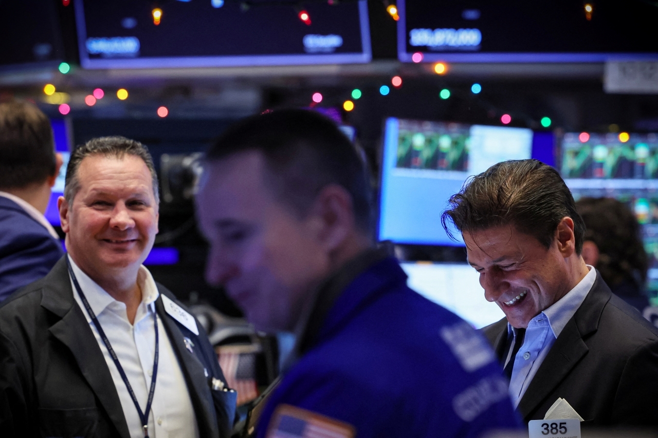 الأسهم العالمية تستقر في انتظار قرارات تحديد أسعار الفائدة