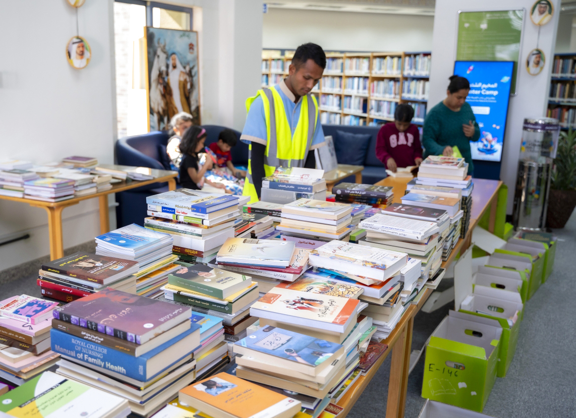 "10 آلاف كتاب في المعرض | من المصدر"
