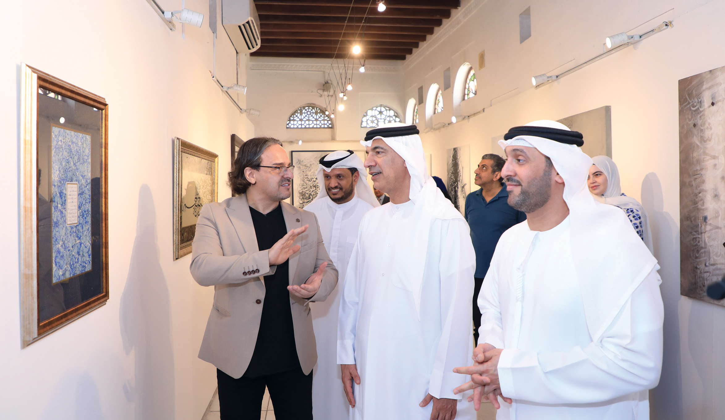 «الخط العربي بين التجلي والأصالة».. إبداعات تجمع الخطوط التاريخية والأساليب المعاصرة