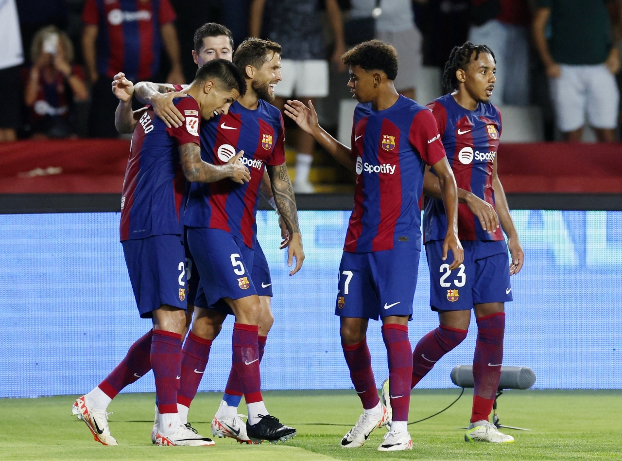 "لاعبو برشلونة ارتبطوا بملعب لويس كومبانيس | البيان"