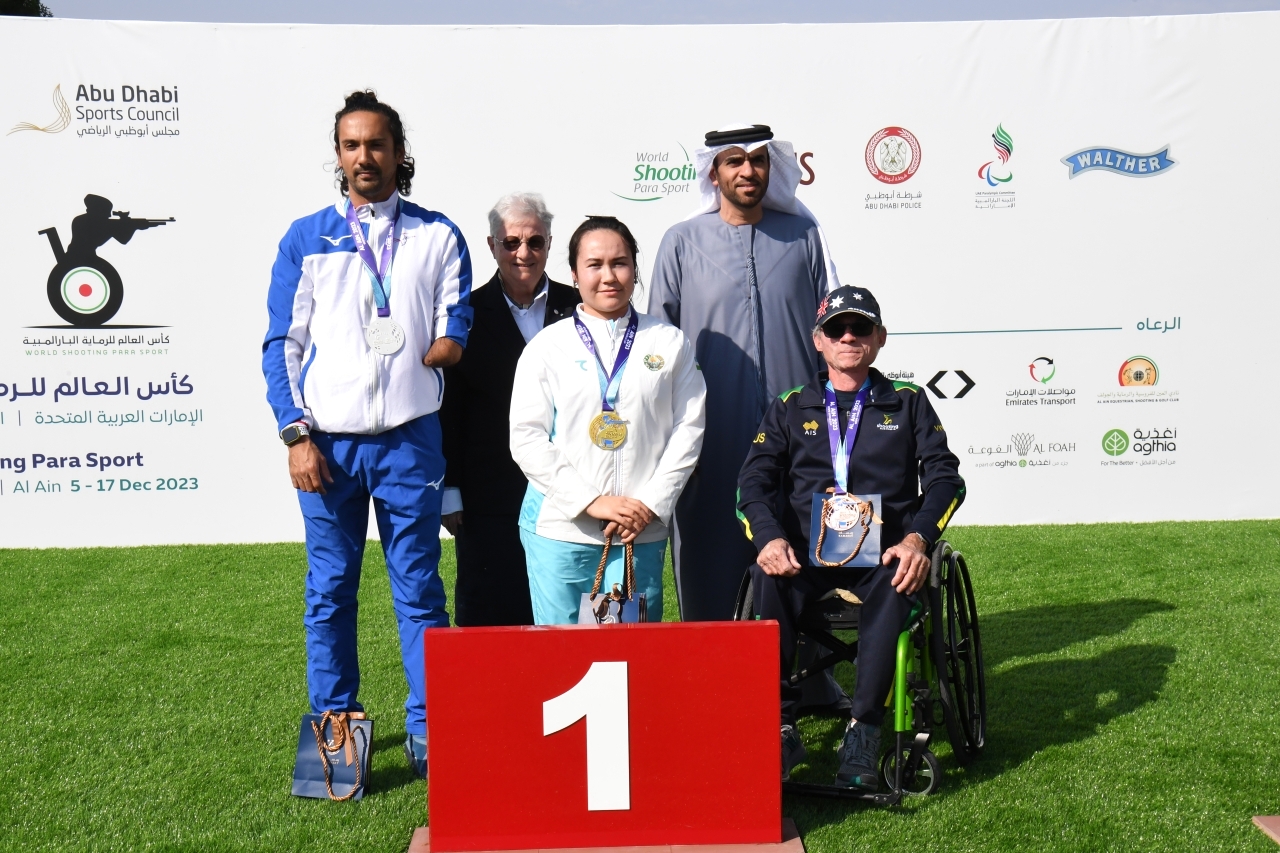 "البطلة تتوسط أصحاب المراكز الأخرى | البيان"