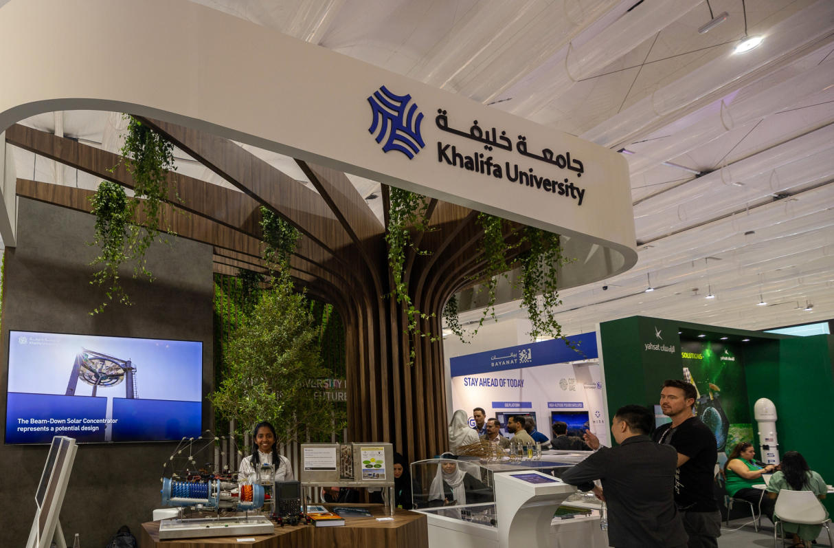 «جامعة خليفة» تعرض مشاريعها في الطاقة المستدامة
