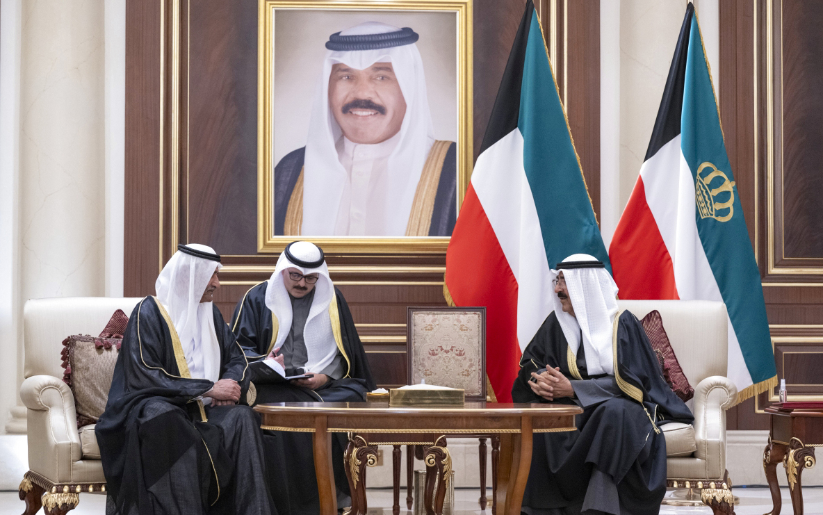 "حمد الشرقي معزياً مشعل الصباح في وفاة نواف الصباح"