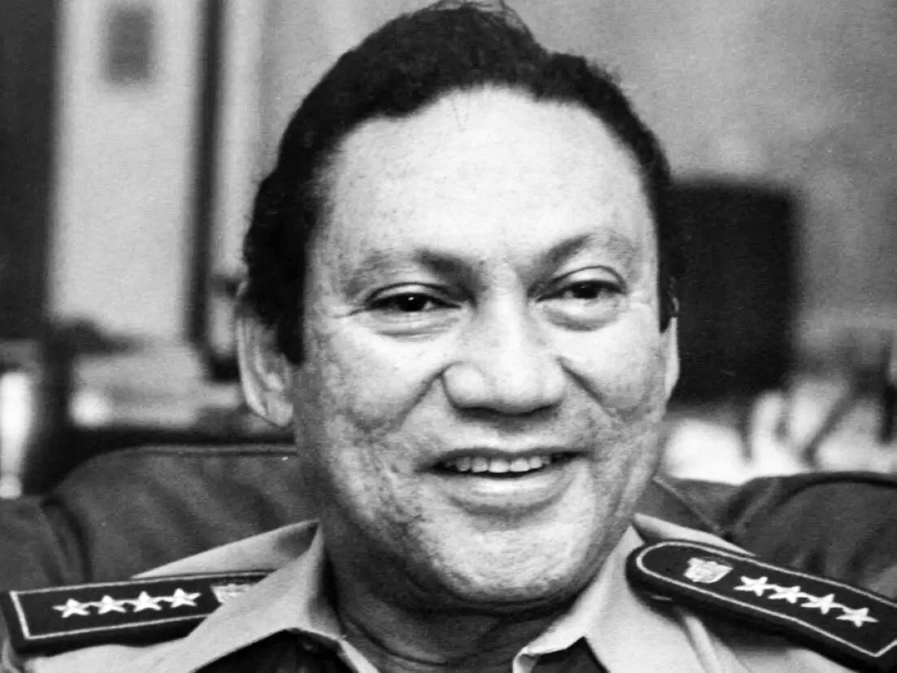 "1989 الولايات المتحدة ترسل قواتها إلى بنما لإزاحة رئيسها مانويل نورييغا."
