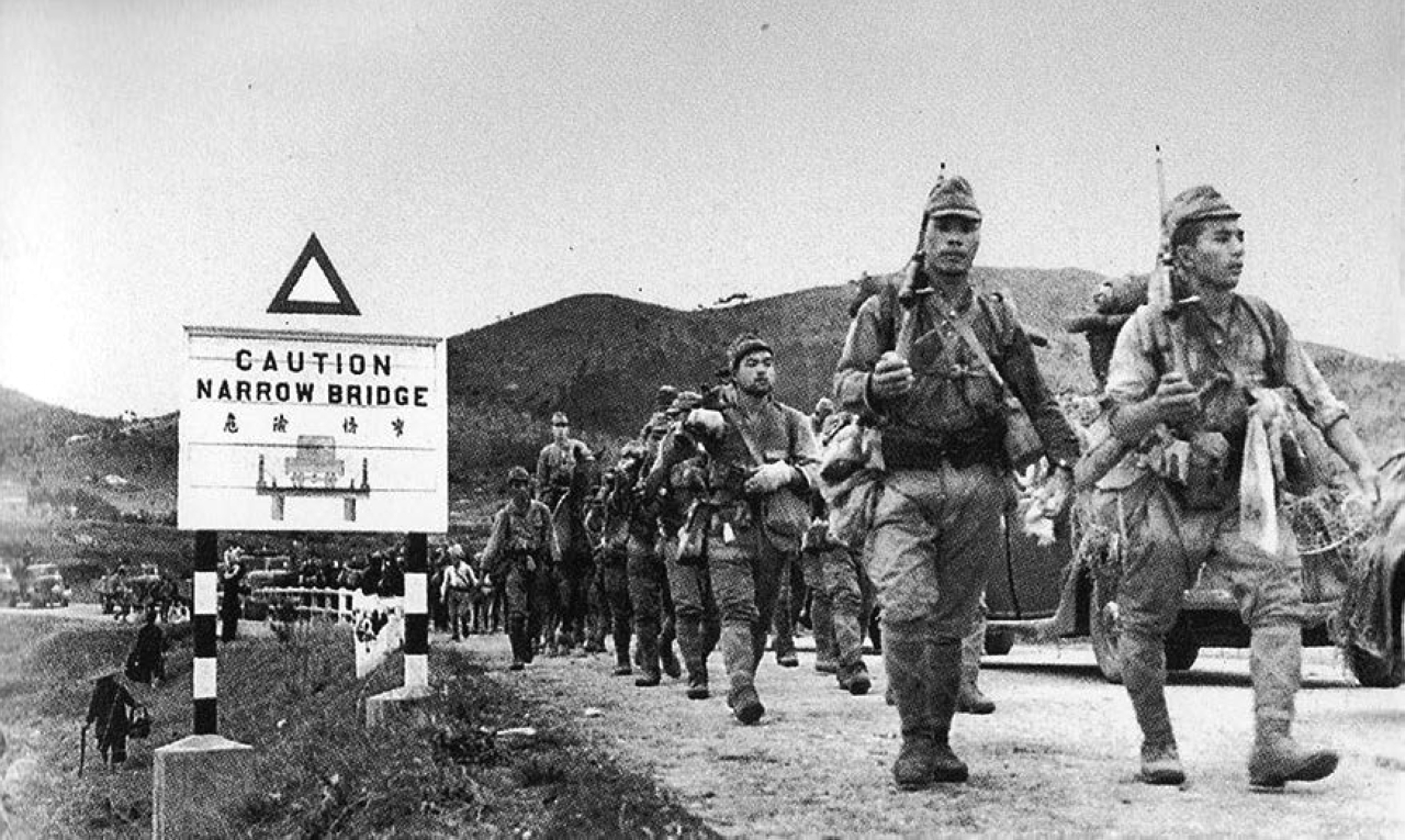 "1941 القوات اليابانية تستولي على هونغ كونغ وحاكمها يستسلم بعد يومين."