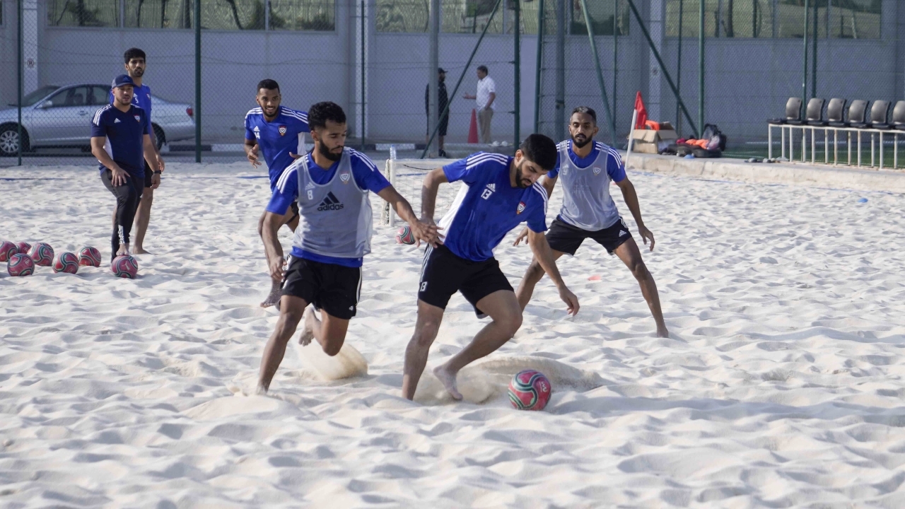 "جانب من معسكر منتخب الشاطئية | وام"