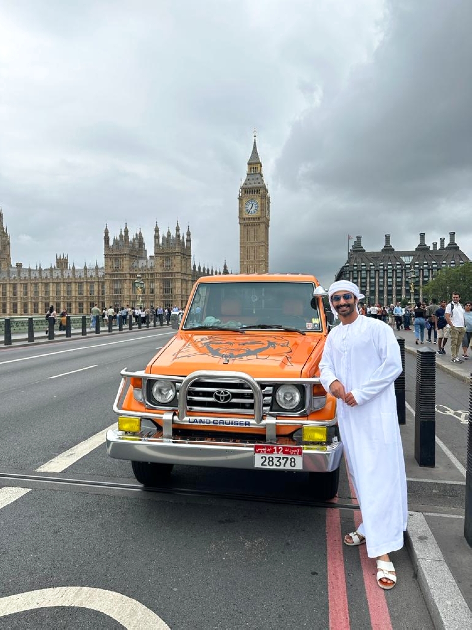 "سلطان النهدي يعرف بثقافة الإمارات في دول العالم"