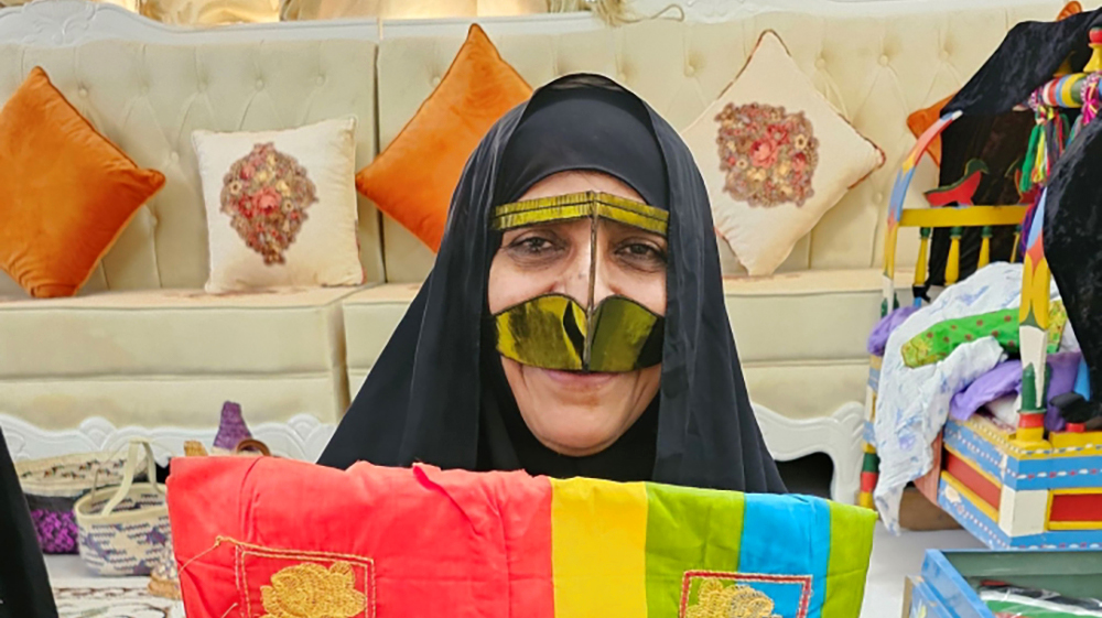 موزة محمد الحمادي.. حكايات من الذهب والحرير