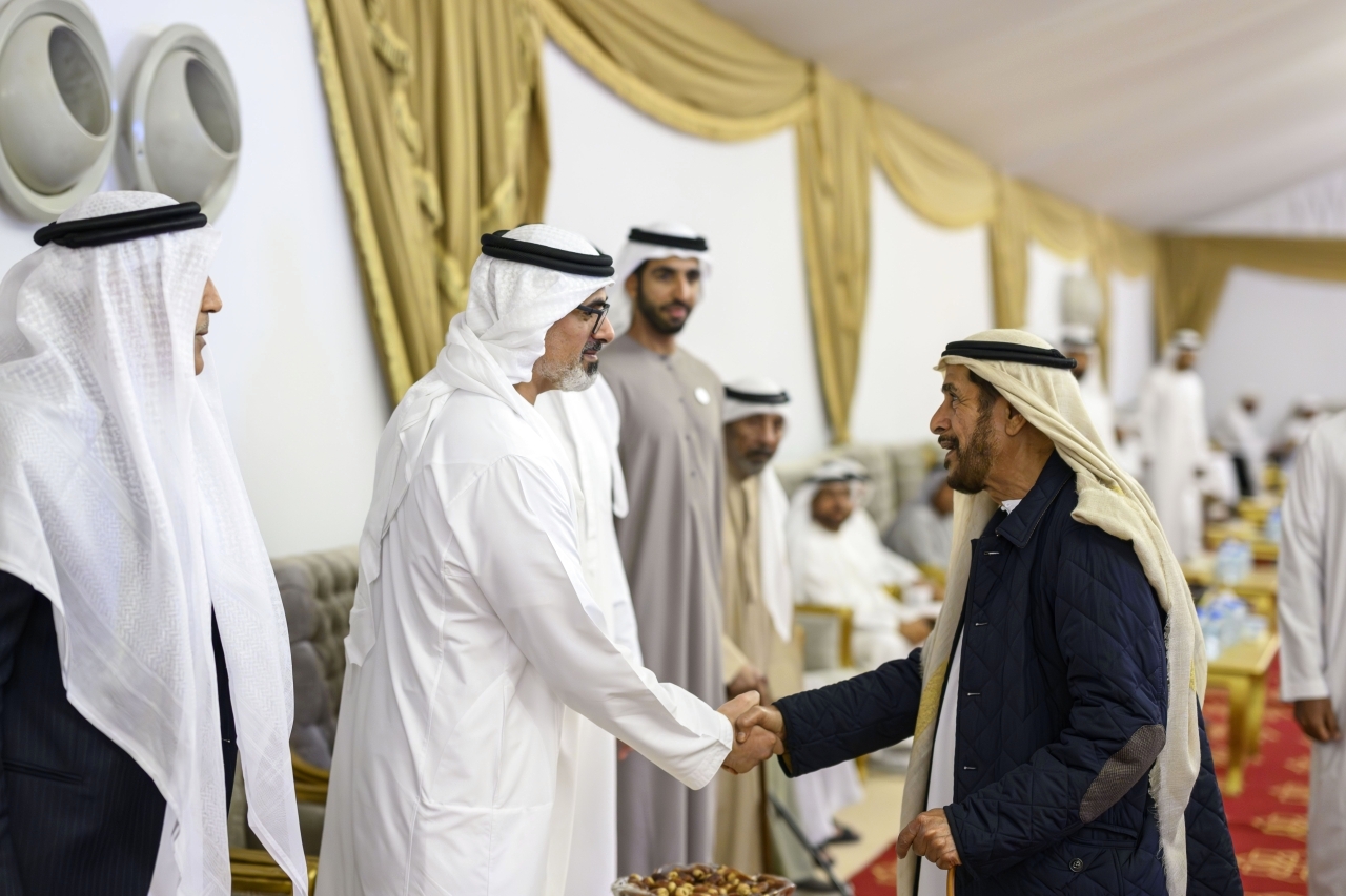 "خالد بن محمد مقدما واجب العزاء في وفاة خلفان الرميثي بحضور شخبوط بن نهيان | وام"