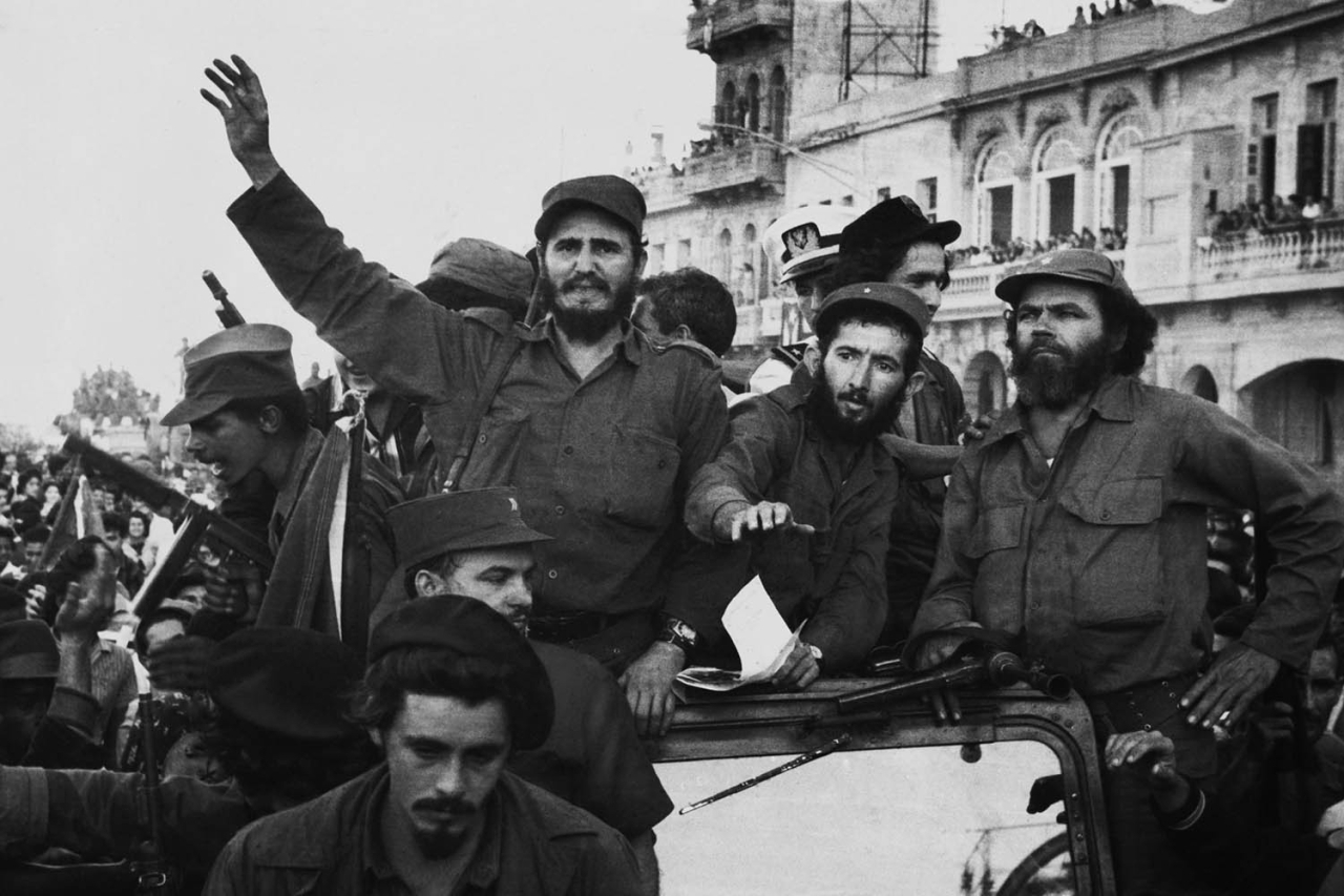 "1959 القوات الثورية بقيادة فيدل كاسترو تزيح فولغينسيو باتيستا من السلطة إثر نجاح الثورة الكوبية."