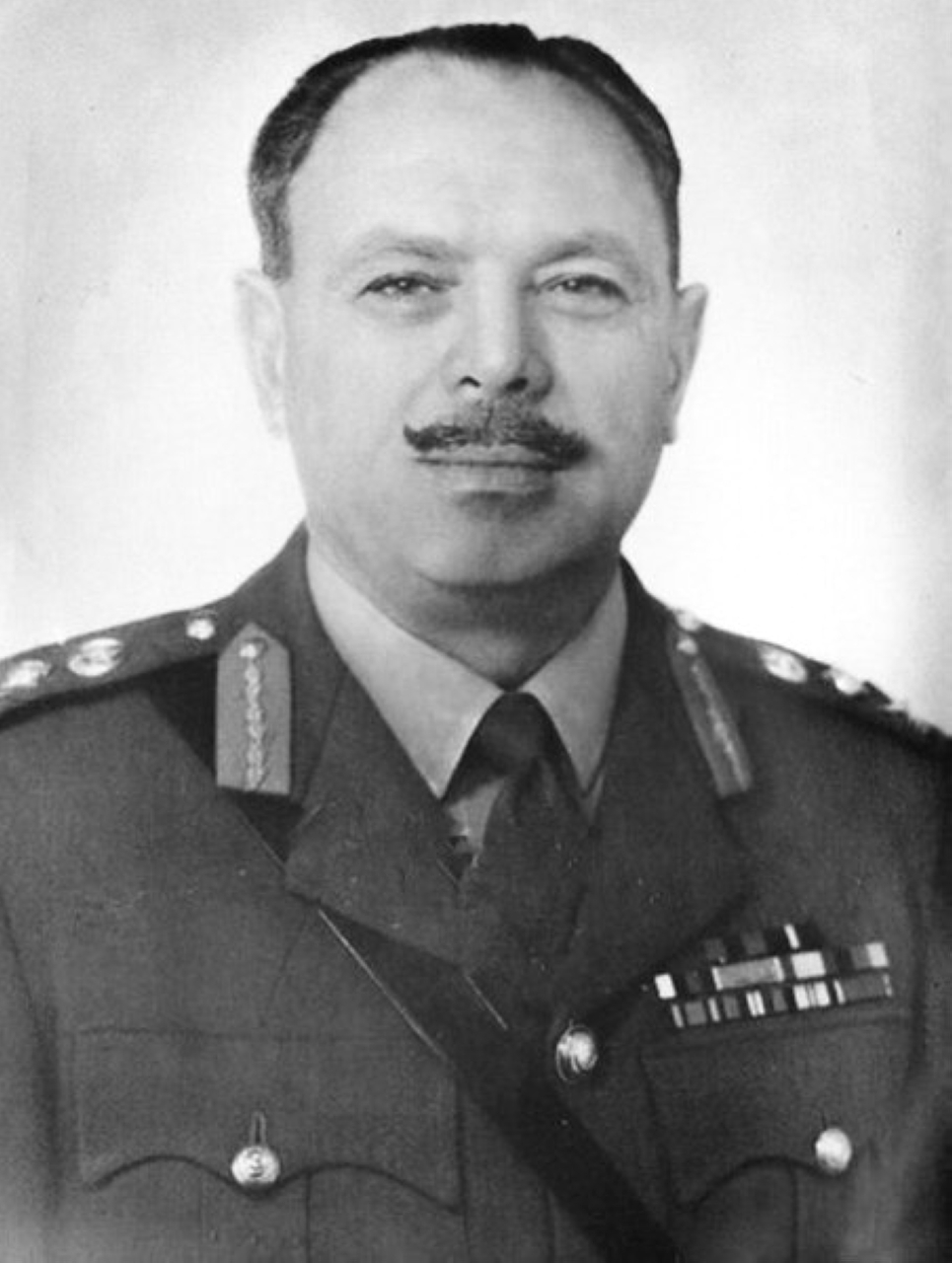 "1964 الفريق أيوب خان يتولى رئاسة باكستان."