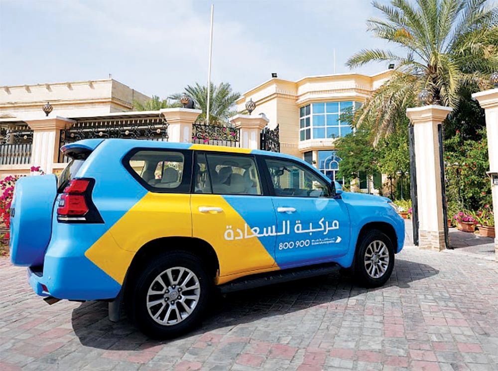 «مركبة السعادة» تنجز 500 معاملة بلدية في دبي خلال 2023