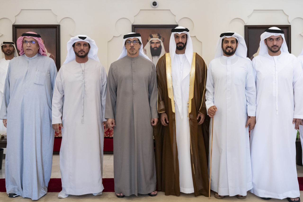 "منصور بن زايد متوسطا الحضور | وام"