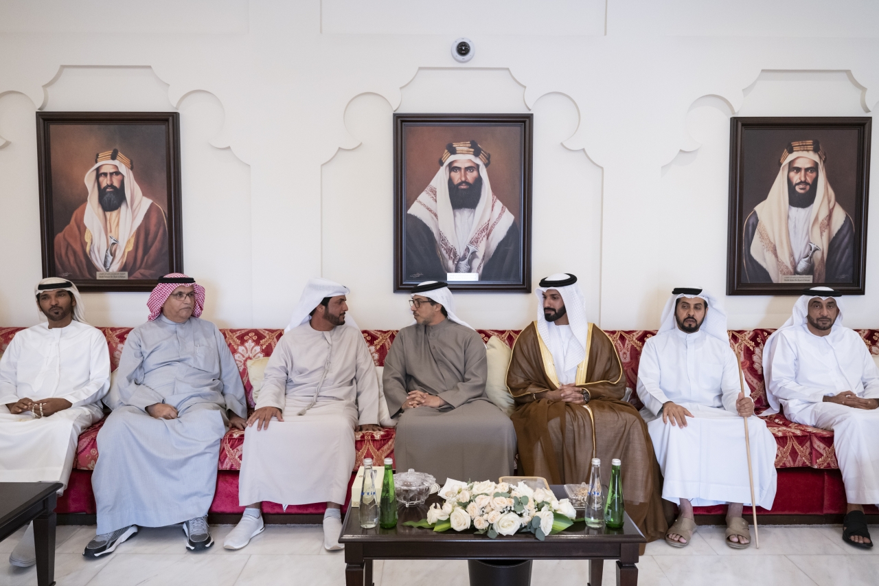 "منصور بن زايد والحضور"