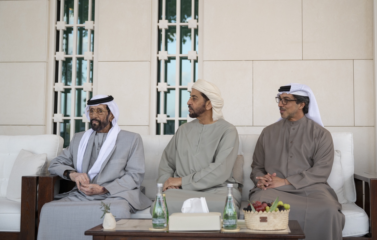 "منصور وحمدان بن زايد وطحنون بن محمد خلال اللقاء"
