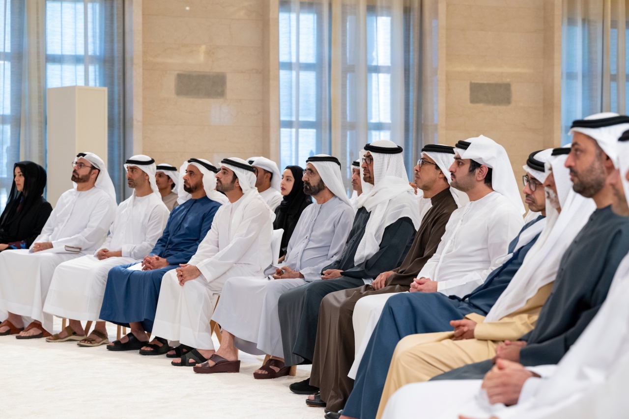 "محمد بن زايد ومحمد بن راشد ومنصور بن زايد وحمدان ومكتوم بن محمد وسيف وعبدالله بن زايد ونهيان بن مبارك وحمدان بن محمد بن زايد ومحمد بن حمد بن طحنون ومحمد القرقاوي وريم الهاشمي وشما المزروعي"