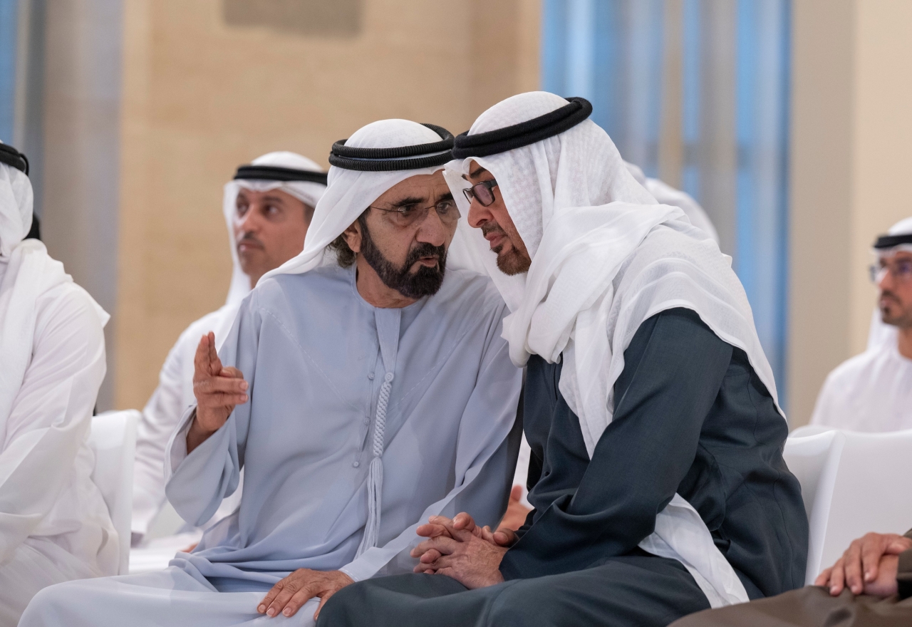 "محمد بن زايد ومحمد بن راشد في حديث خلال الإعلان عن المشروع بحضور أحمد الفلاسي"