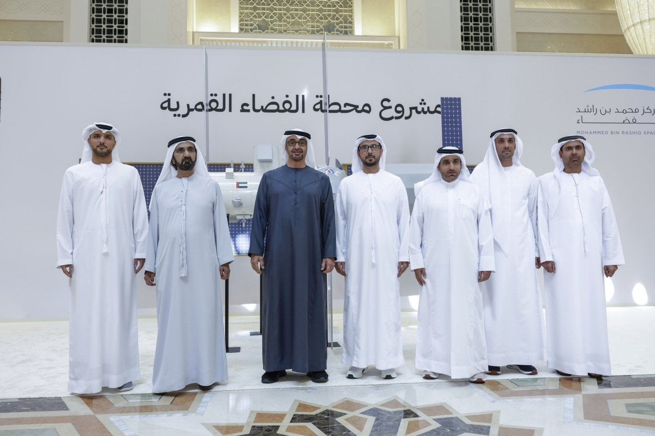 "محمد بن زايد ومحمد بن راشد يشهدان إطلاق مشروع المحطة بحضور حمد المنصوري وسالم المري ويوسف الشيباني وعامر الصايغ | تصوير: خليفة اليوسف"