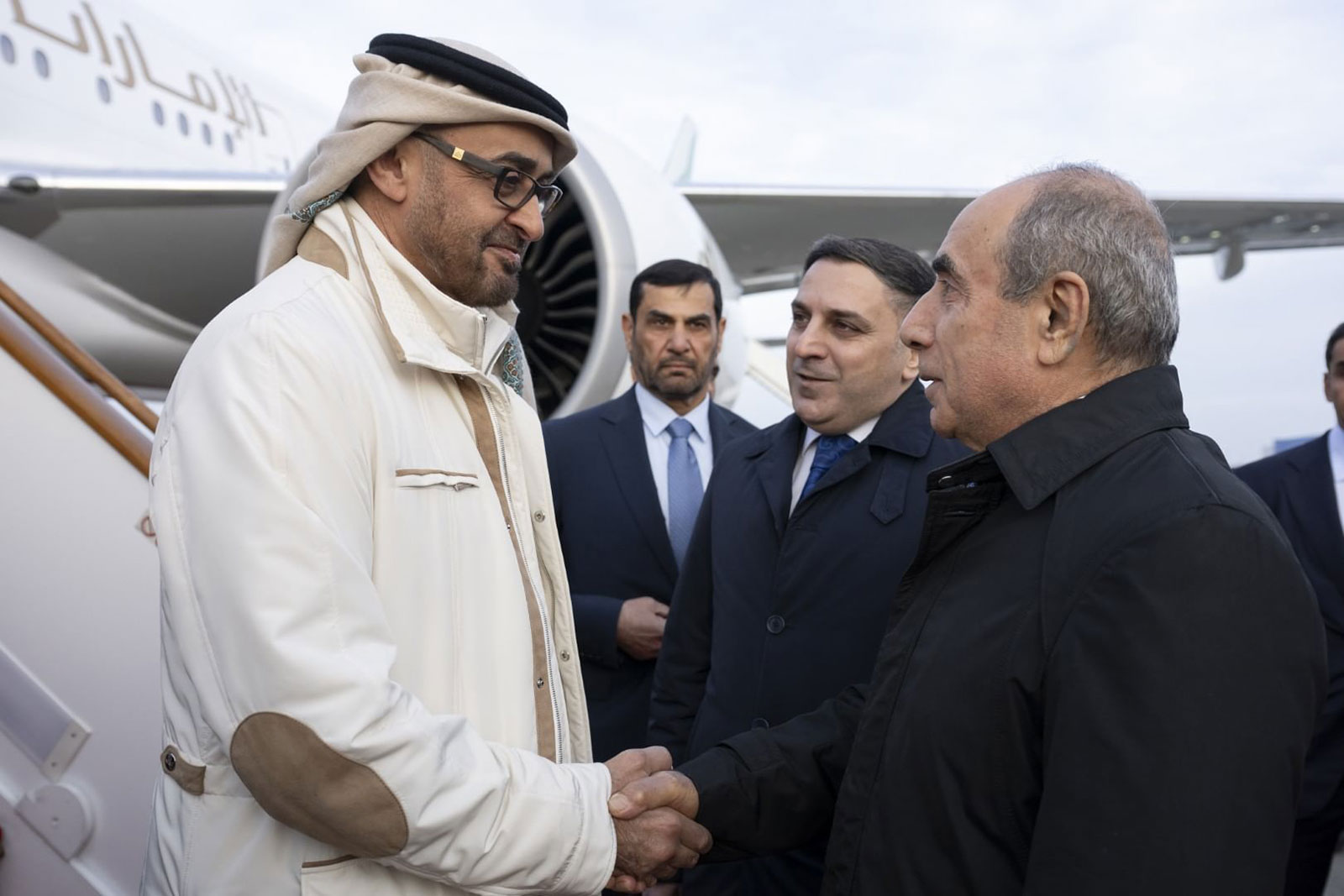 "محمد بن زايد وفي استقباله يعقوب أيوبوف"